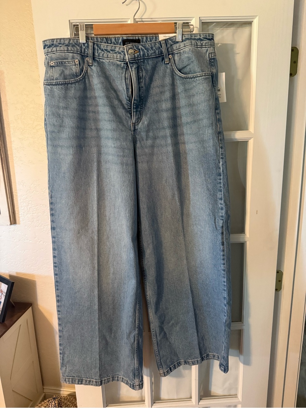 Relaxed Wide-Leg Women’s Jeans in Light Blue